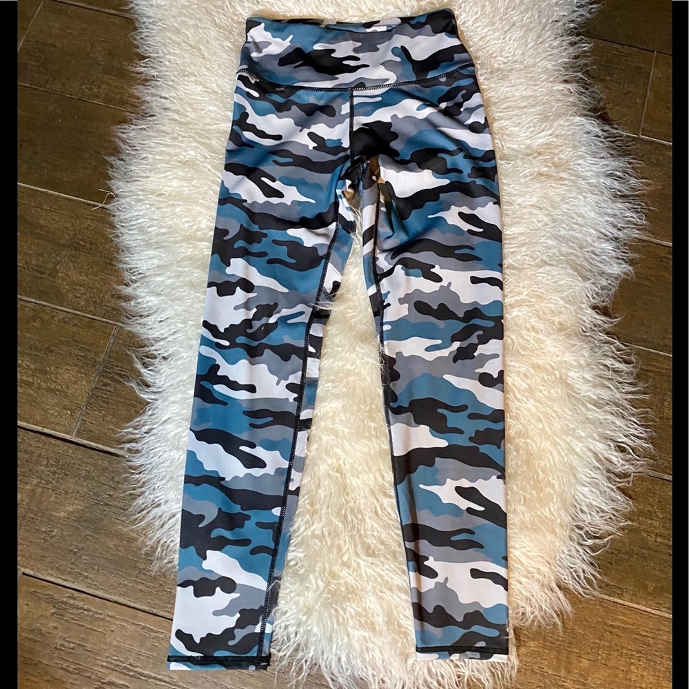 NWT Mid Waist Camouflage Leggings Medium - Picture 2 of 7
